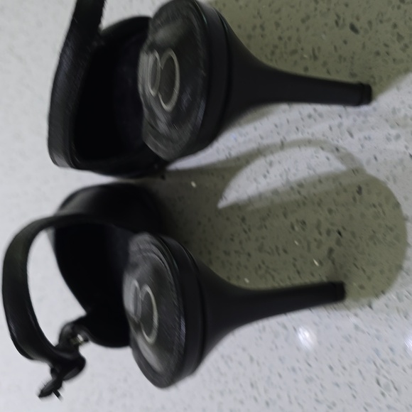 Shoes - Picture 3 of 4